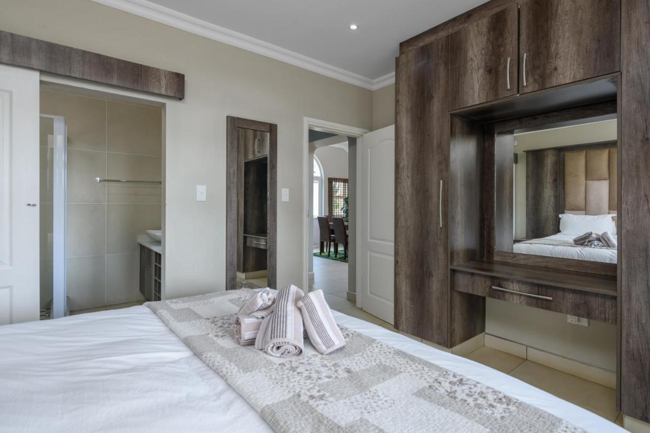 Villa Caylee Caribbean Estates - Ultra-Luxurious - Rimas Interiors Designs - Private Beachfront Escape - Premium Serviced For 8 Guests Port Edward Exteriör bild