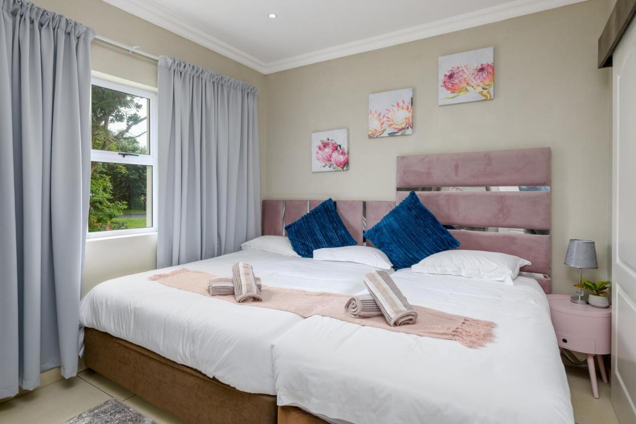 Villa Caylee Caribbean Estates - Ultra-Luxurious - Rimas Interiors Designs - Private Beachfront Escape - Premium Serviced For 8 Guests Port Edward Exteriör bild